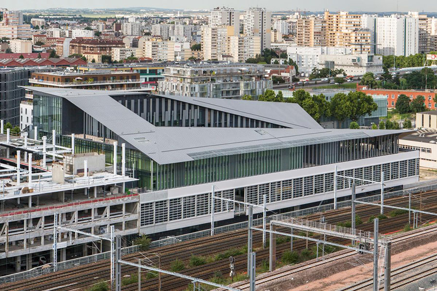 Réhabilitation d'un entrepot Macdonald en bâtiment multi équipements à Paris 2013