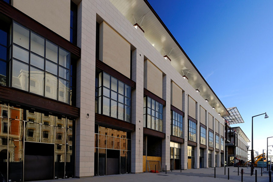 Réalisation du auvent périphérique du centre commercial Les Terrasses du Port à Marseille 2011