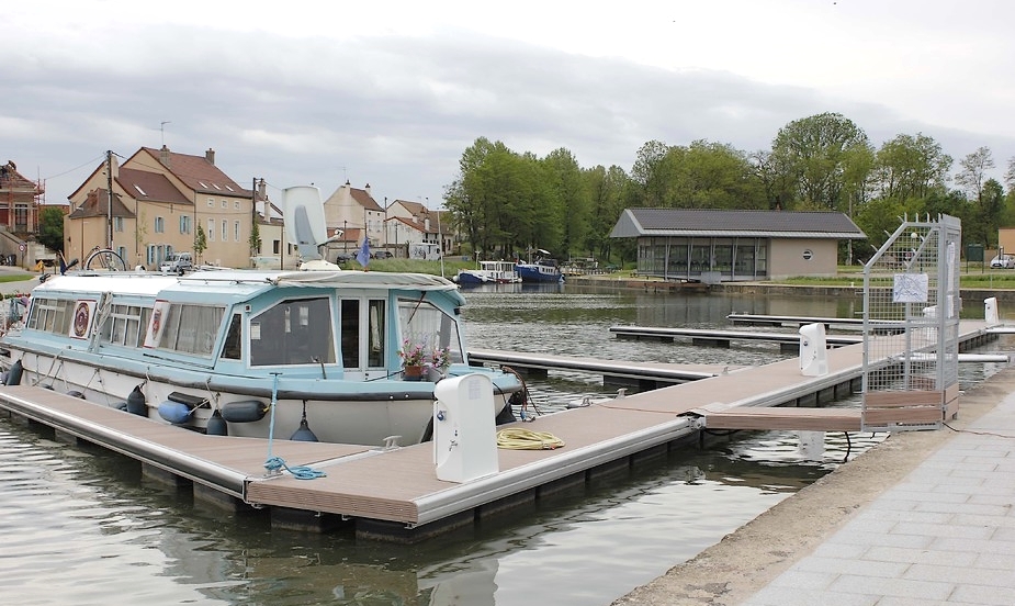 Réalisation d'un catway de 10m halte nautique à Chagny 2014