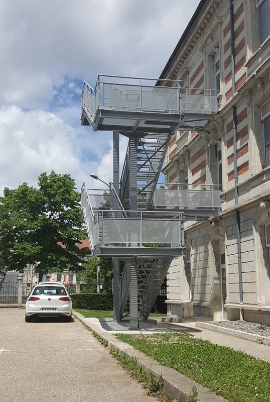 Construction d'un escalier au CHU de Bellevue de Saint-Etienne 2015