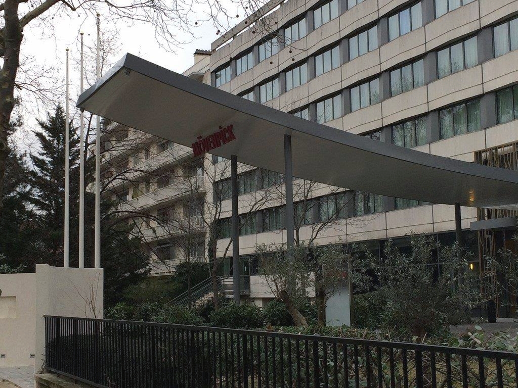 Réalisation d'un auvent cintré pour un hôtel Movenpick à Neuilly 2014